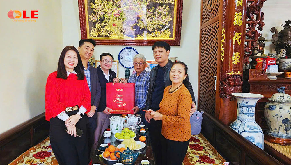 Máy Biến Áp LE tặng quà Tết gia đình phụ huynh