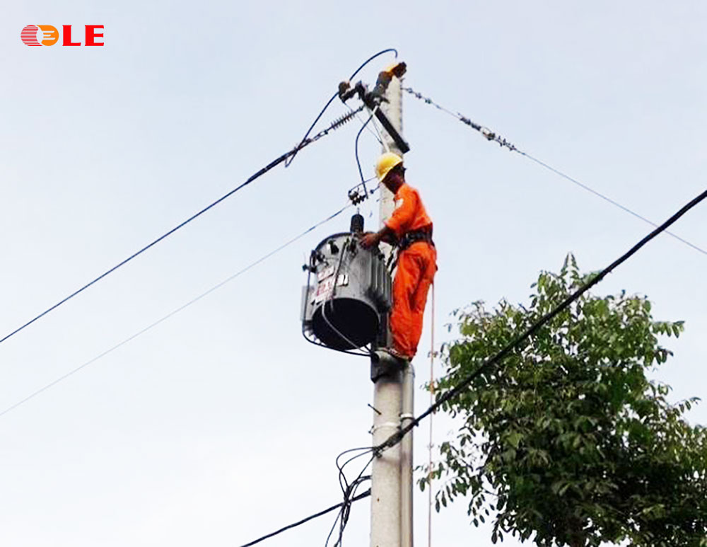 Lắp đặt máy biến áp 1 pha LE cho khách hàng